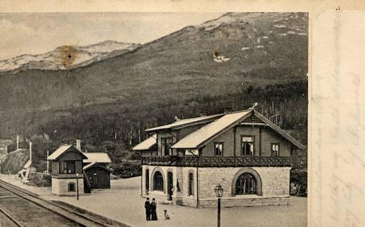 https://pix.njk.no/115/115605-f8102-2642-Narvik-postkort.jpg