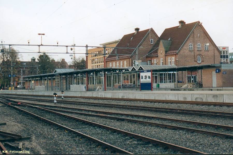 https://pix.njk.no/116/116424-f2361-3601-Toensberg_stasjon.jpg