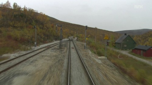 https://pix.njk.no/163/163679-Screenshot-nordlandsbanen.fall.sync.500.h264.nrk.mp4-1.jpg
