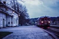 https://pix.njk.no/200//s200386-Arendalsbanen-Rise-kveld-1974_1280.jpg