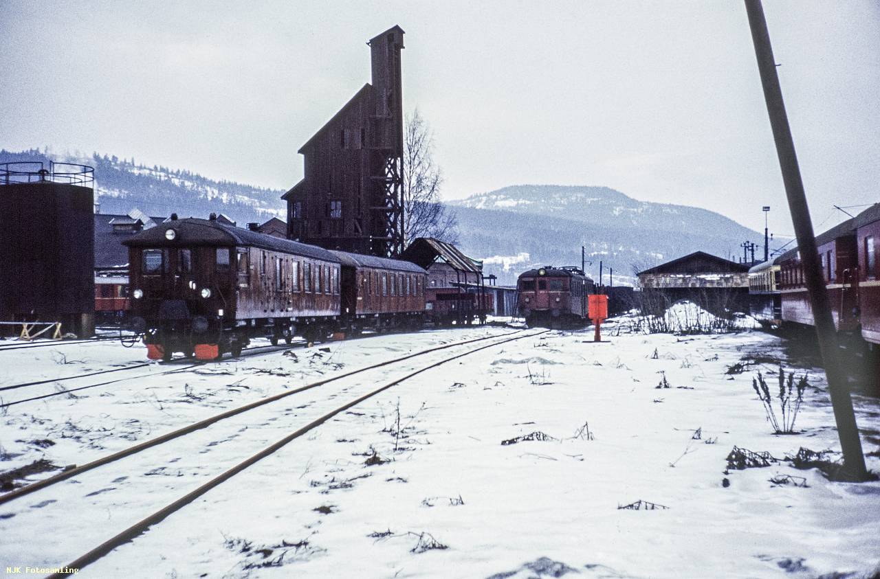 https://pix.njk.no/204/204995-Sundland-oversiktkullta778rn-1970-12_2560-fotoEWJohansson.jpg