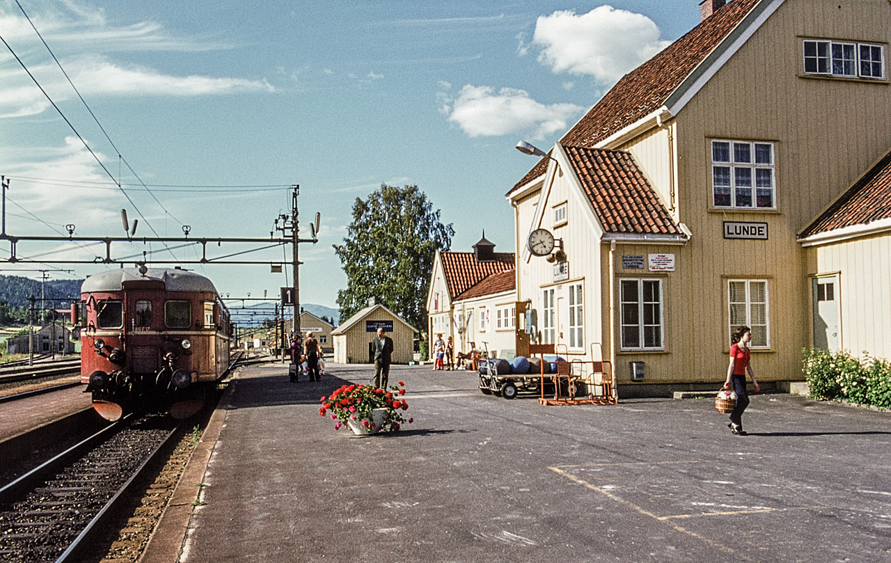 206344-Soerlandsbanen-BM86F17-Lunde-1971_1280.jpg