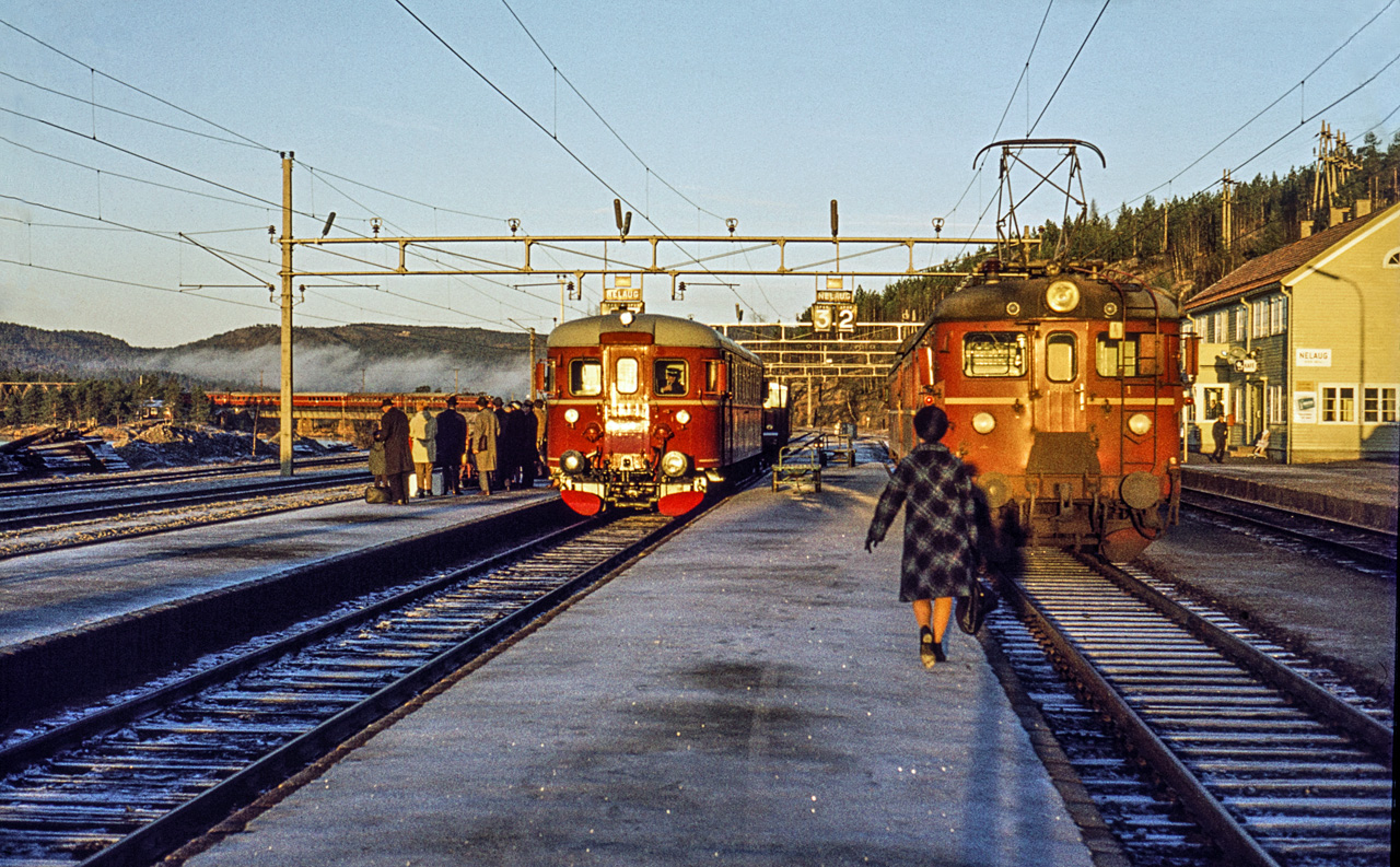 https://pix.njk.no/206/206345-Soerlandsbanen-Nelaug-1972-11-15_1280-fotoEWJ.jpg