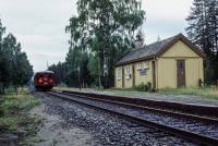 https://pix.njk.no/208//s208356-Numedalsbanen-Bakkerud-tog591-1988-08-13_3000-fotoEWJohansson.jpg
