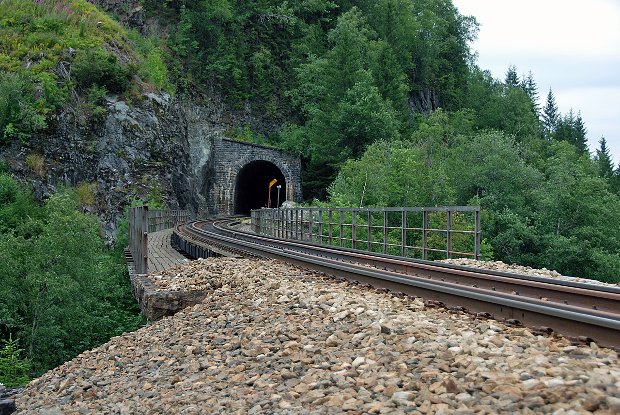 https://pix.njk.no/239/239503-20090725DSC_6375Fosslandselva.jpg