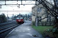 https://pix.njk.no/70//s70641-Randsfjordbanen-Geithus-69057-1989-05-01_900.jpg