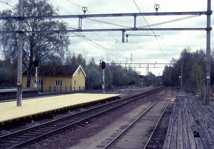 https://pix.njk.no/87/87407-Hovedbanen-Kloefta-1995-05-21_900.jpg