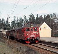 https://pix.njk.no/94//s94042-nsb-1975-4-25-blommenholm-6523.jpg